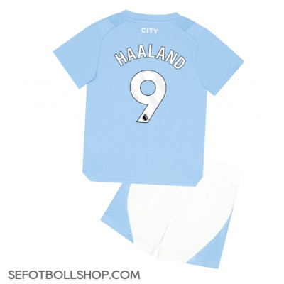 Billiga Manchester City Erling Haaland #9 Barnkläder Hemma fotbollskläder till baby 2023-24 Kortärmad (+ Korta byxor)